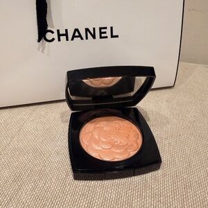 Chanel Reve de Camelia Highlighter  *Limited Edition*
